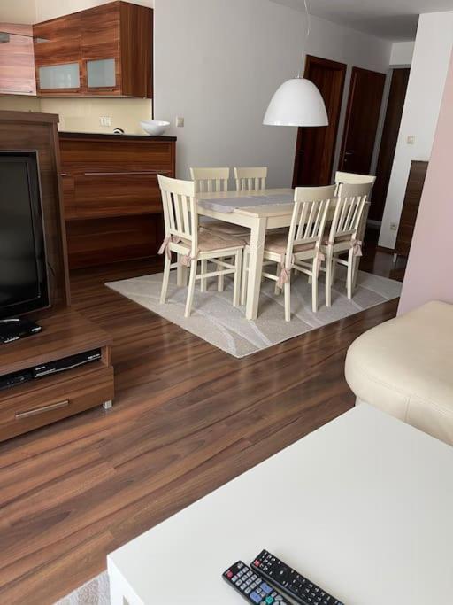 Priestranny 3 Izb. Apartman V Centre S Parkovanim. Banská Bystrica Exterior photo