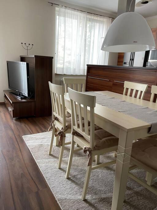 Priestranny 3 Izb. Apartman V Centre S Parkovanim. Banská Bystrica Exterior photo