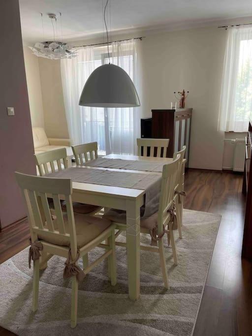 Priestranny 3 Izb. Apartman V Centre S Parkovanim. Banská Bystrica Exterior photo